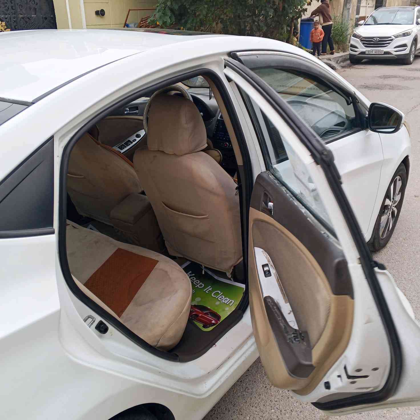 السلام عليكم من رخصه الآدمن
اكسنت خليحي موديل 2015 صبغ حزام بدون دواخل 
مكينه 1600 دوش سياره فتحه 
مكينه حاله جيده كير بي صفنه ابعيلك كير كايم 
السعر 85 وبيها مجال مكاني الحريه 
***********
