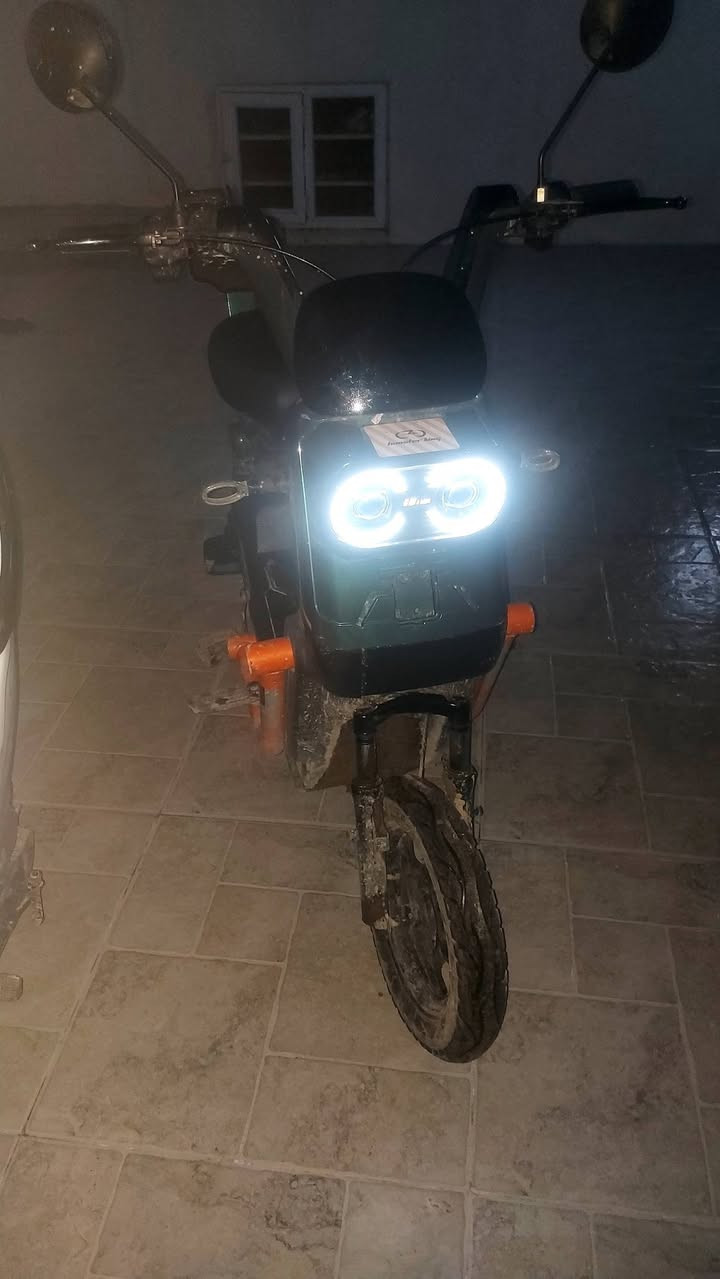 ماطور شحن للبيع لو مراوس فول اي عيب مابي سرعه حقيقيه 45بصمتين مفتاح واحد اشاره يمين يسار لايت عالي وناصي الي يريده تواصل عل رقم  ***********
