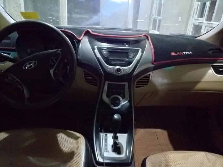 السلام عليكم 

النترا 2012 نص فول ضررها بنيد نفسه مصلح
سياره حلوا ونضيفه مال جناي ربع متصرف عليها
سياره جاهزه كبل الشارع سعرها 100وبيها مجال 
رقم الهاتف *********** مكان السياره بغداد حي الجامعه
