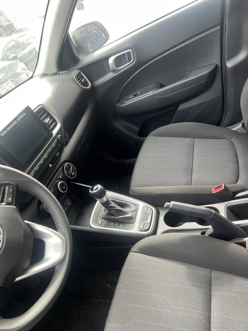 هونداي ڤينو  ٢٠٢٥ 
ماشي ١٥٠٠ كيلو /. ٩٠٠ ميل
سياره بعدها زيرو 
حادثها راس البوند بدون دواخل بدون ايرباك
رقم كاتي اربيل 
موجودة في اربيل 
السعر ١٢٥ $ ورقة وبيها مجال 
للاتصال واتساب ***********
