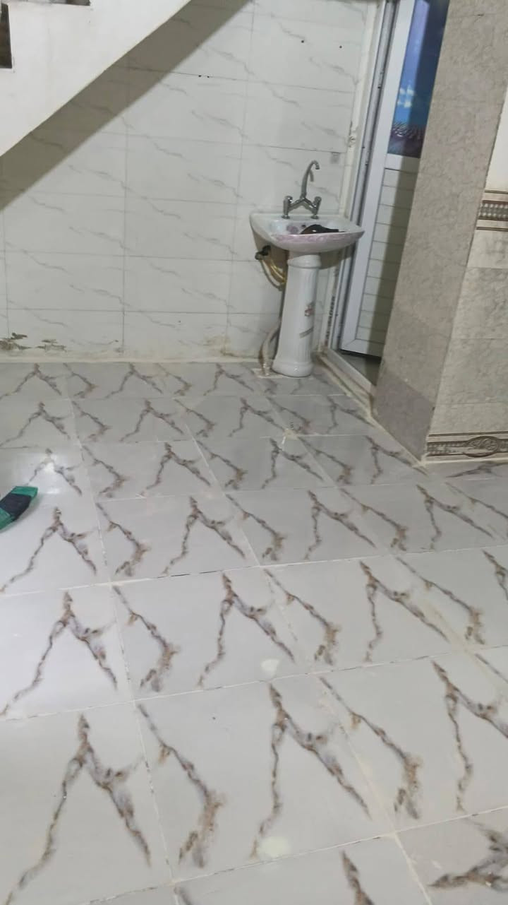 🏠 بيت 50 متر للبيع – بسعر 18 مليون فقط
📄 الملكية:
طابو زراعي (سند 25)
مرقم من البلدية + إقرار محكمة باسم المشتري
✨ مشمول بقرار 320
🏗️ مواصفات البناء – درجة أولى:
▪️ صب كونكريت
▪️ طابوق جمهوري
▪️ أرضيات بورسلين
▪️ جدران سيراميك
📍 الموقع:
شارع الصب – مقابل قرية الغدير – عمود 276
⚡ الخدمات متوفرة بالكامل:
مدارس حكومية – ماء – كهرباء – مولد – إنترنت ضوئي – سوق قريب
📞 للاستفسار:
اتصال: ***********
واتساب: ***********
