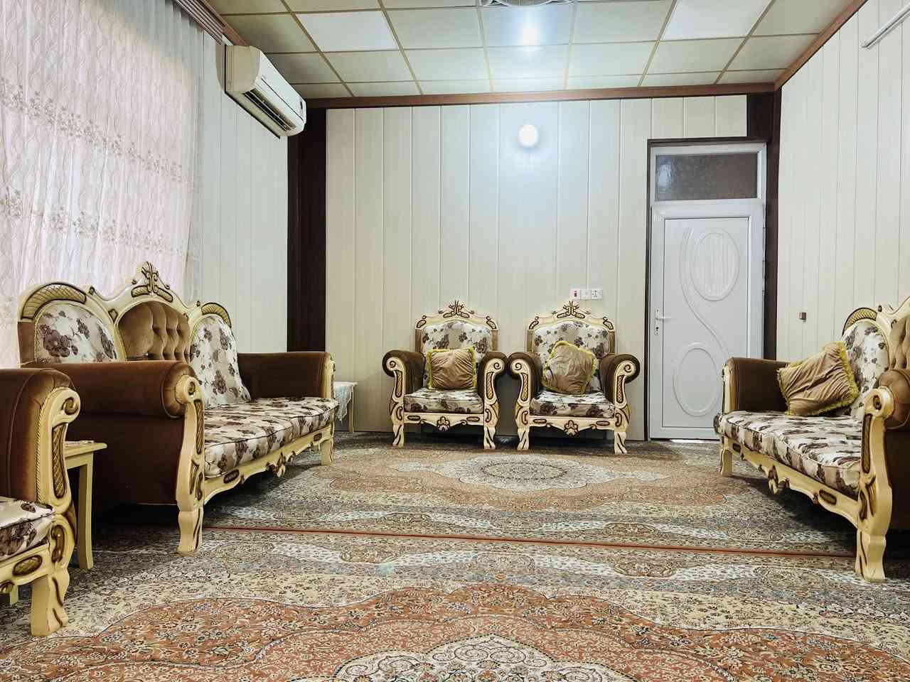 قەنەفەی ١٠ نەفەری /تورکی جوان و نوێ وە زۆر بێ عەیبن    نرخ/٤٢٥ هەزار و کەمێک مەجال                                    شوێن /ڕانیە/بۆسکین. 
ژمارە مۆبایل/***********
