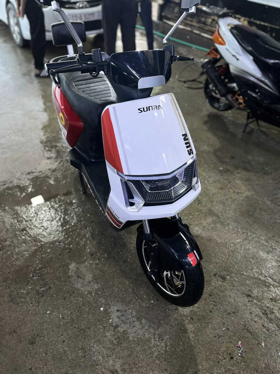 سلام عليكم دراجه شحنه مستعمله قليل جدا ملفه 30000 بطاريات سته نوعه البطاريه برتقالي السعر وتساب ***********
