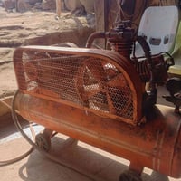 كمبريسر هواء للبيع السعر 300 وبي مجال العنوان التاجي المنطقة الصناعية ...
