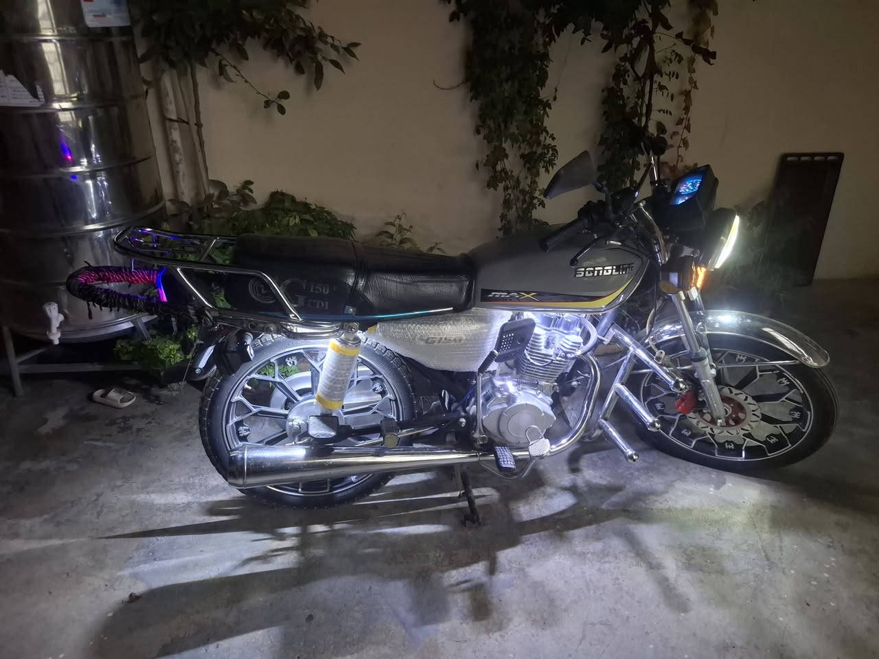 يا الله سيفان مديل ٢٤ مكفول من كلشي نضافه شوفت عينك واني مرتبه همين سعره مناسب مكاني جسر خرنابات رقمي ***********
