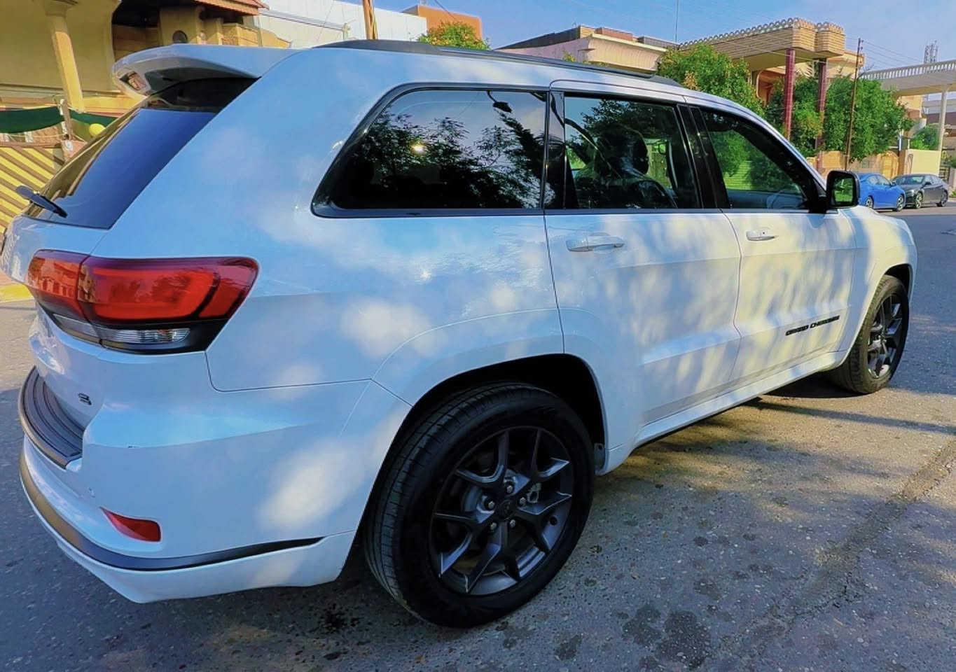 سلام عليكم اخوان تحيه طيبه جيب (S)  موديل 2019 ماشيه 65 الف سياره حلوه بمعنى الكلمه خليجي صفر وكاله هارلم فقط بيها اثر شخط باب السايق مرشوش بدون معجون بعد السياره كفاله من كلشي محرك كير حتى من الرصعه كفاله سعرها 317$ او بي مجال حك الجيه مكاني كركوك او بالعافيه يكون من نصيبه تحويل وكاله حاضر اني ***********
