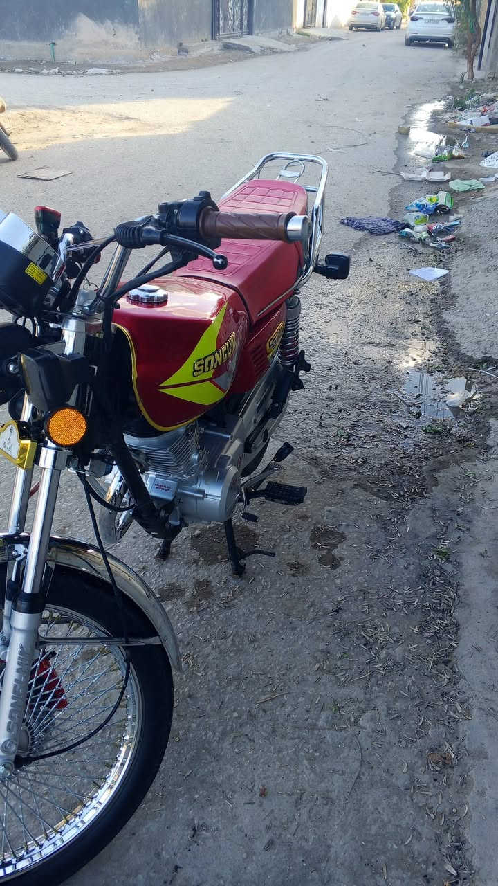 دراجه 25 مديل
كلشي شغال مابيها اي نقص عداد الكتروني اشاره رباعيه هورن لايت عالي وناصي اوراق و مابيه اي نقص 700وبيها مجال قليل تفاصيل اكثر ***********
