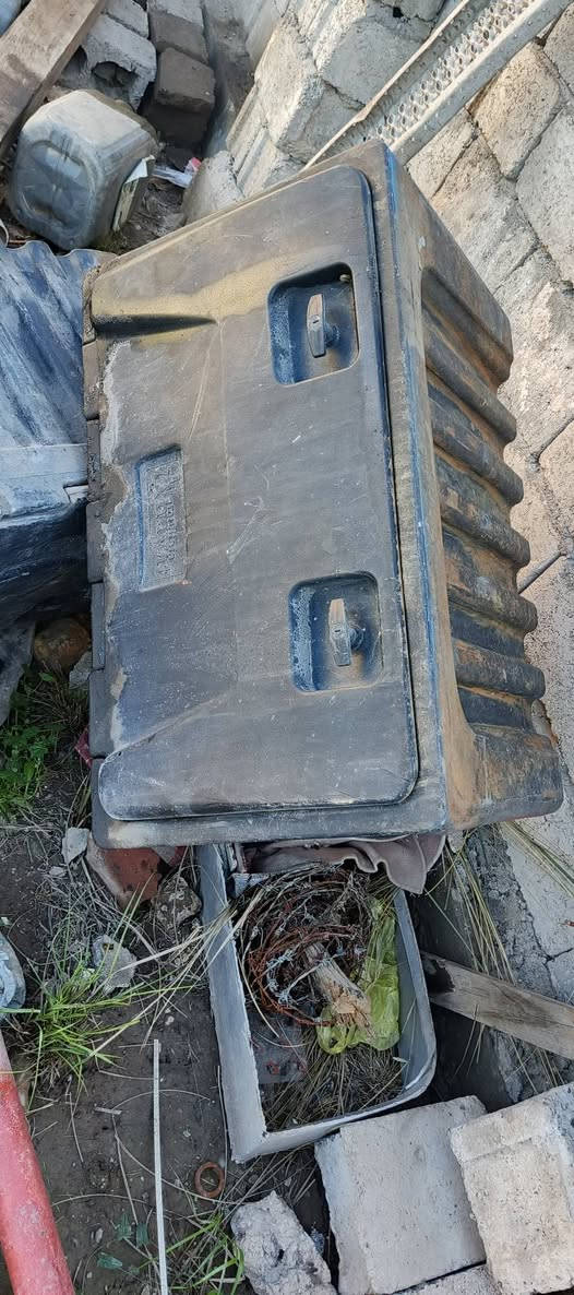 سلام عليكم للبيع صناديك مال عربانه اوربيع السعر 200وبيهن مجال مكان بغداد ابو غريب   ***********
