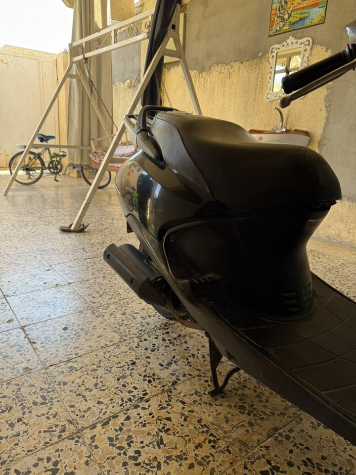 السلام عليكم سبيسي ياباني اصلي وكالة عامة مامبدل بيها بس تاير خلفي دهن اصلي وبين تفويلة وتفويلة بنزين محسن بيها الكفر بيه شخوط 
السعر  مليون وتلثمية 1300,000 وبيها مجال مكانها الشهداء قرب مركز الشرطة للتواصل هذا رقمي ***********
