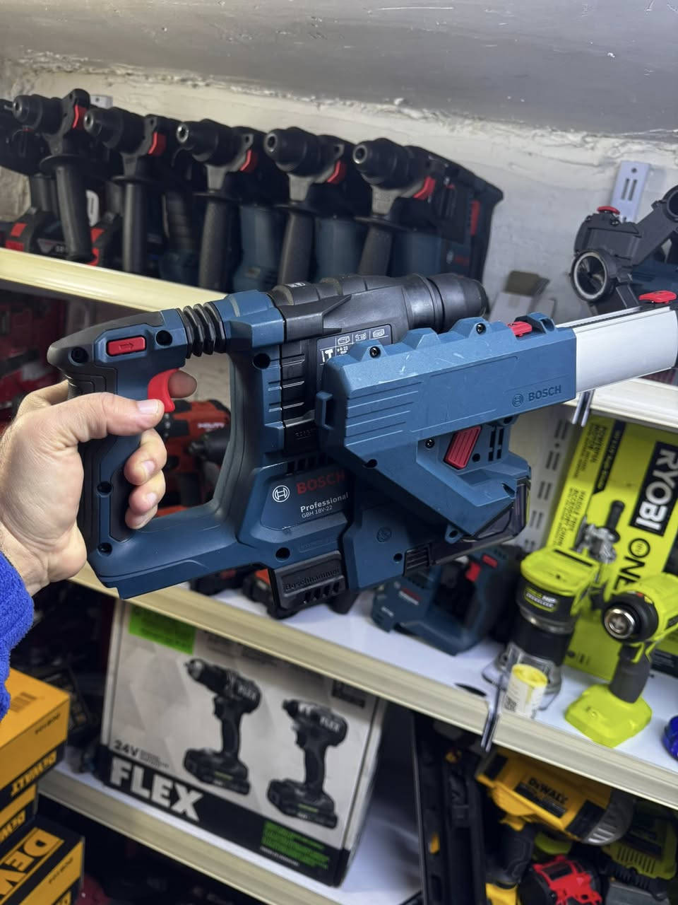 سلام عليكم اخوان 
بوش اصلي كل موديل وسعره 
توصيل متوفر 
*********** واتساب
