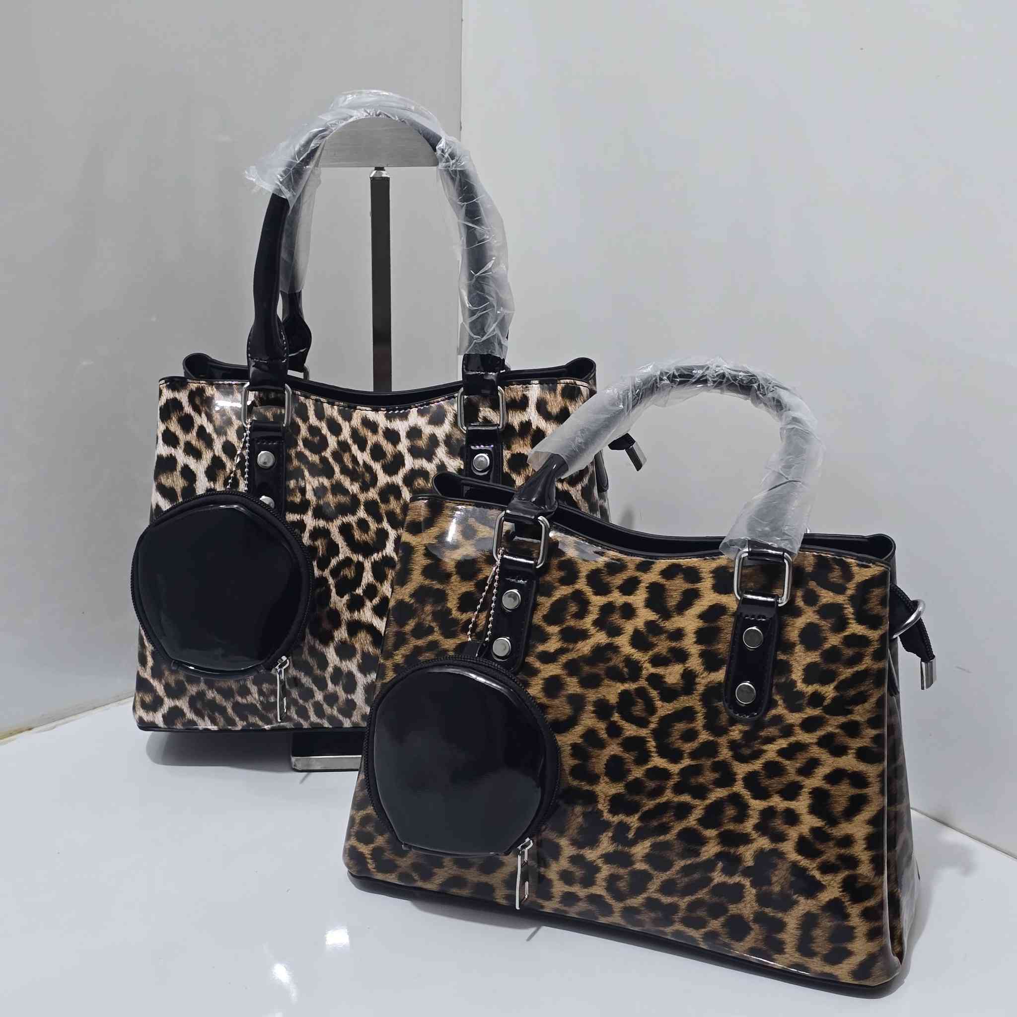 #النمري ماستر كواليتي عالي جدا 
#ب١٧ الف اسعارنا نار وشرار 🔥🔥🔥🔥🔥
التوصيل لكل محافظات العراق صار #ب٣ الف فقط 

متوفره حسب الالوان المرفقه في الصور ❤❤❤

#اذا_حبيتي_تكون_اطلالتج_مميزه راسلينا ع البيج 
او الاتصال ع الرقم ✅️***********✅️

  #التوصيل لكل محافظات العراق(٣) الف فقط 

#توجد_خدمة_توصيل_المسيب_وكافة_محافظات_العراق

#ملاحظه المحل حقائب نسائيه وملابس أطفال واكسسوارات داخل المحل 🔥 يارزاق 

العنوان ازياء الورود بابل_مسيب_شارع المستشفى مجمع مضر النجار
 #مقابل مجمع ريحانه للأقمشة 
#مجاور دكتوره علياء النسائيه 
#مجاور احمد للموبايل 
رابط قناتنا ع التليكرام  https://t.me/alwrood996

رابط صفحتنا ع الانستغرام https://instagram.com/alwr.ood9?igshid=ZGUzMzM3NWJiOQ==    تشرفونا
