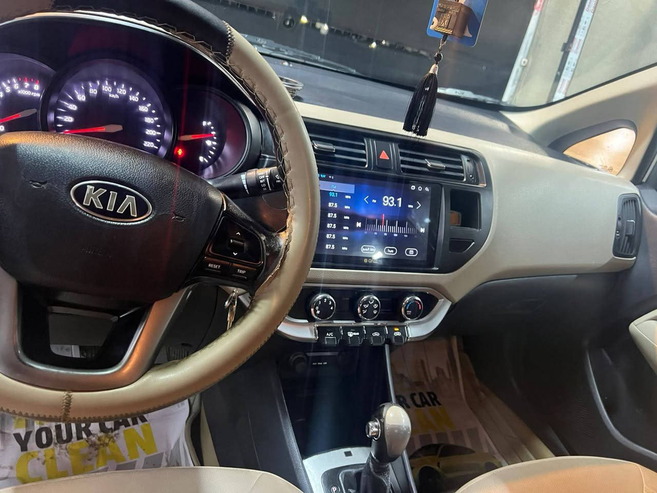 السلام عليكم اخوان 
عندي سيارة ريو موديل 12 السيارة كفالة عامة عدى بارد بالجاملغ الأيمن السيارة تخم تاير تبريد مكينة ١٦٠٠ كفالة 
شاشة دوشمة ويل كب سنوية بسمي  رقم بغداد جديد نافذة لغاية 2028 هزة ماساقطة منضومة زنون السعر ١٠٠ وبيهة مجال رقم الهاتف ***********
