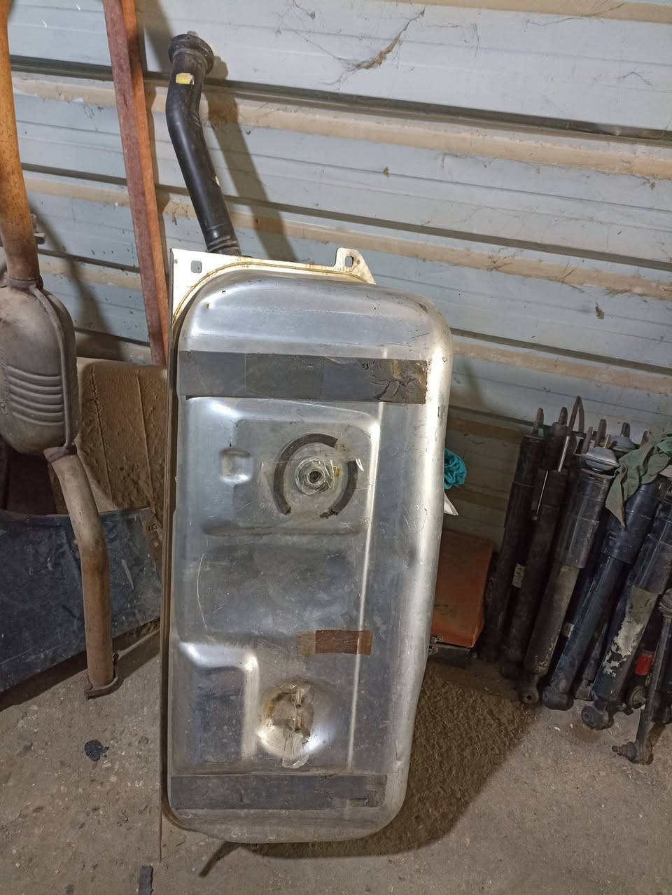 غراض شبح 
تانكي كامل مع الطوافة والقبغ 
شمسيات
فرس شبح
حلة الصوب الصغير نزلة سعد بيجوا طريق بنشة الزائرين ت ***********
