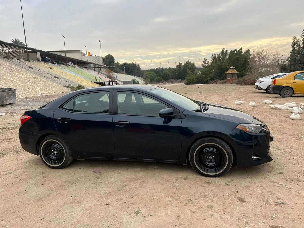 السلام عليكم
كورلا 2017 LE لون حبري كير مكينه مكفول رقم سليمانيه 
رقم سنويه هزه كله جديد
مواصفات 
شاشه حجم كبير 
كامره خلفيه
زنون عالي ناصي 
محرك وكير شرط 
تبريد ثلج 
نظام سبورت
تبريد بيانو
حادث السياره جاملغ وبنيد 
وبارد بجامغ الخلفي  
مكاني بغداد شهداء السيديه
السعر ١١٥ وبيهه مجال
***********
