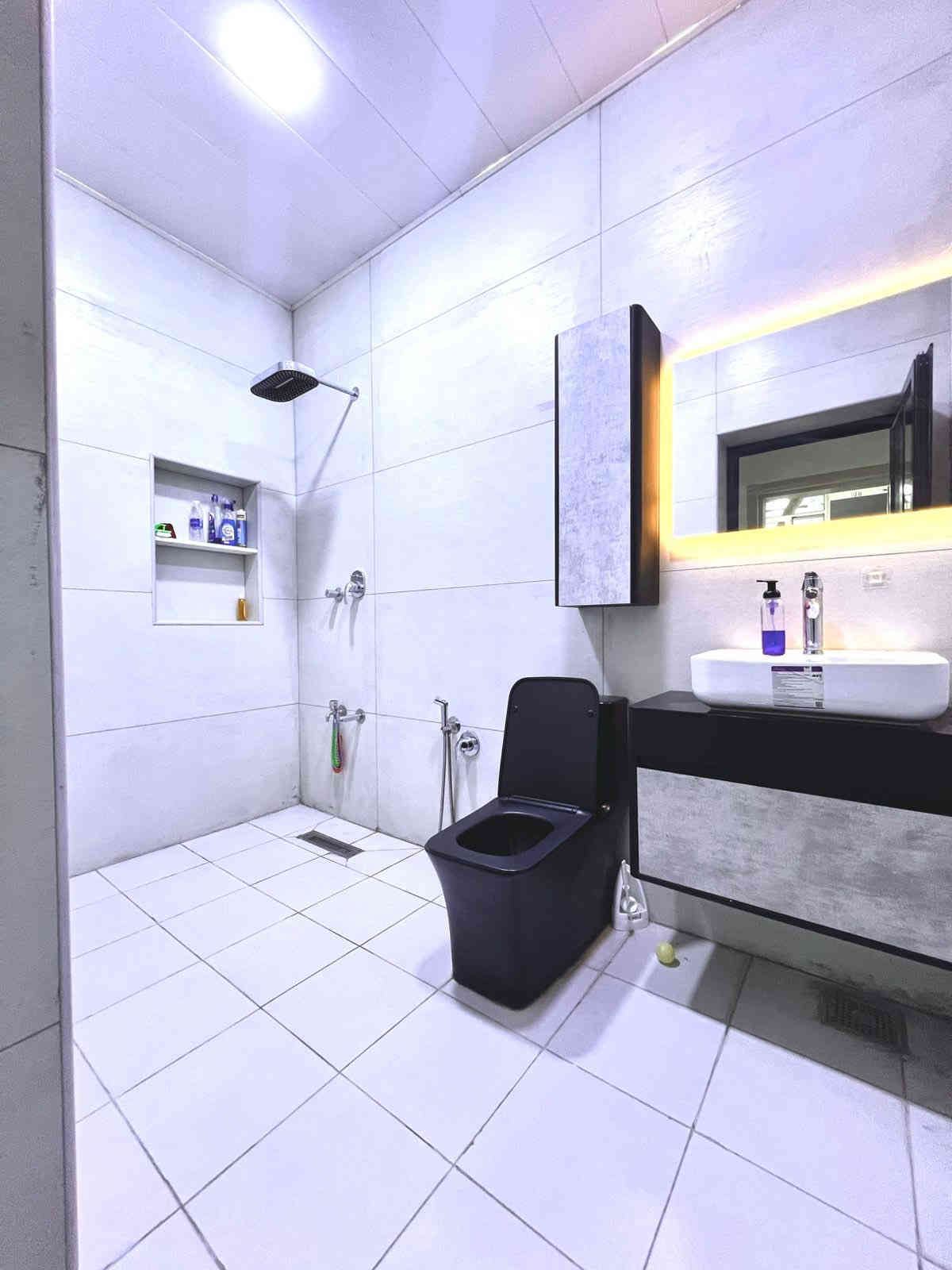 الدار للبيع ركن المساحة 60متر طابق ونص                             البوبيات قبل اسواق برتقالة عامود 53 
السعر 115 مليون 
***********
