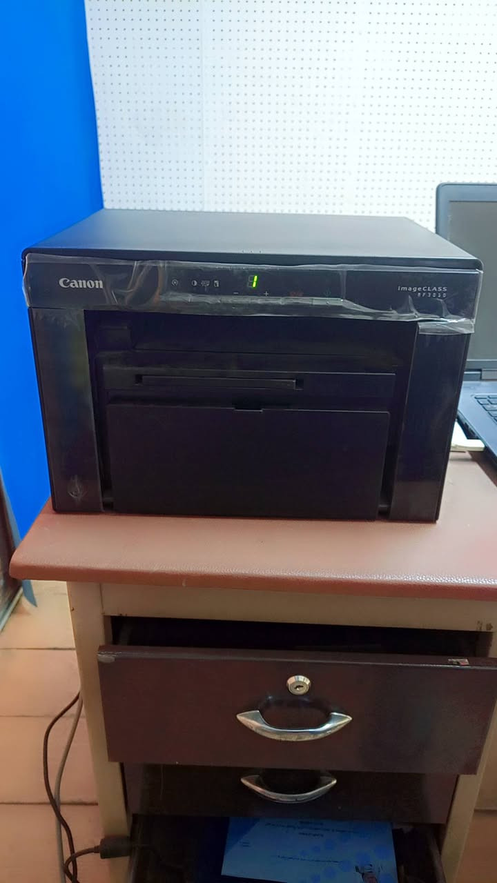 السلام عليكم طابعة Ganon 3010 استعمال   بند ورق واحد يعني جديدة مكان بغداد باب المعضم ***********وياها كادرج جديد ممفتوح السعر 200قفل
