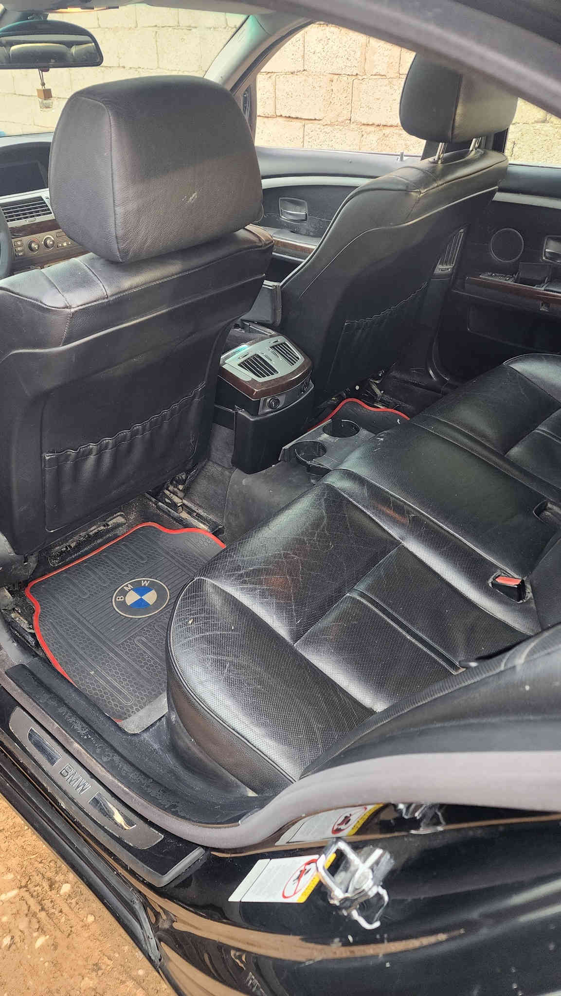 سلام عليكم مرخصت صاحب الكروب المحترم البيع بيم باخره 745ادوات فول مواصفات متومه وكامله عله رقم الشاصي مدون كصه السيار كفاله كير ومكينه تبريد 3قطع شقالات اربع بردات كشنات كهرباي بيبان شفط بيع او امراوس حسب القناعه مكان بغداد سعر خاص ***********
