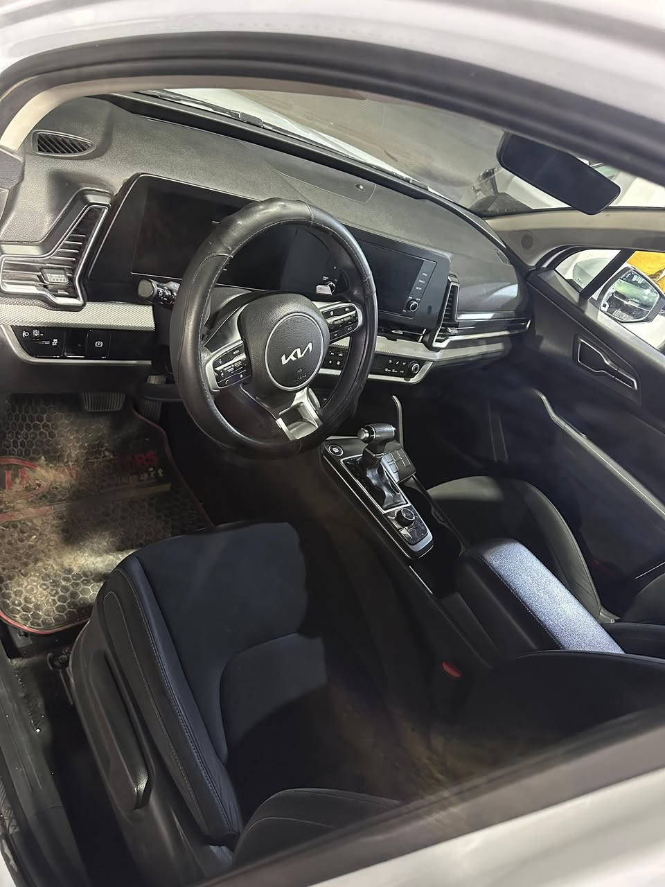 السلام عليكم للبيع سبورتج 2023 خليجي ماشيه 65000كم السعر 202$ مكان السياره الكريعات معرض الريان ***********
