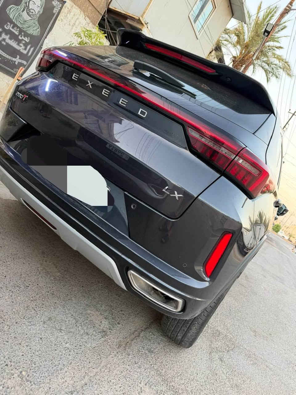 للبيع Exeed LX 2025 Luxury

*تفاصيل السيارة:*
- *الموديل*: 2025
- *المحرك*: 1600cc تيربو - 184 حصان
- *الممشى*: 35,000 كم شرعي
- *المكان*: بغداد
- *الرقم*: اربيل خصوصي
- *اللون*: نفطي ملكي
- *الاستيراد*: خليجي

*المواصفات - فول مواصفات Luxury:*
*الراحة:*
- تبريد وتدفئة كشنات جلد
- سقف بانوراما فتحة
- تشغيل عن بعد + بصمة تشغيل
- مقاعد كهربائية + ذاكرة
- صندوق خلفي كهربائي
- شاحن لاسلكي + 4 منافذ USB

*السلامة والتكنولوجيا:*
- كاميرا 540 درجة
- رادار + مثبت سرعة تكيفي
- تحذير مغادرة المسار + نقطة عمياء
- حساسات امامية خلفية
- فرامل طوارئ تلقائية
- 6 ايرباك + ABS + نظام ثبات

*حالة السيارة:*
✅ كلين تايتل
⚠️ بيها ضربة خفيفة جدا باب يم السائق مصلحه تجميلي
✅ باقي السيارة شركة بدون صبغ 
*المكان*: بغداد
السعر 170 وبيها مجال 
رقم صاحب السياره 
***********
