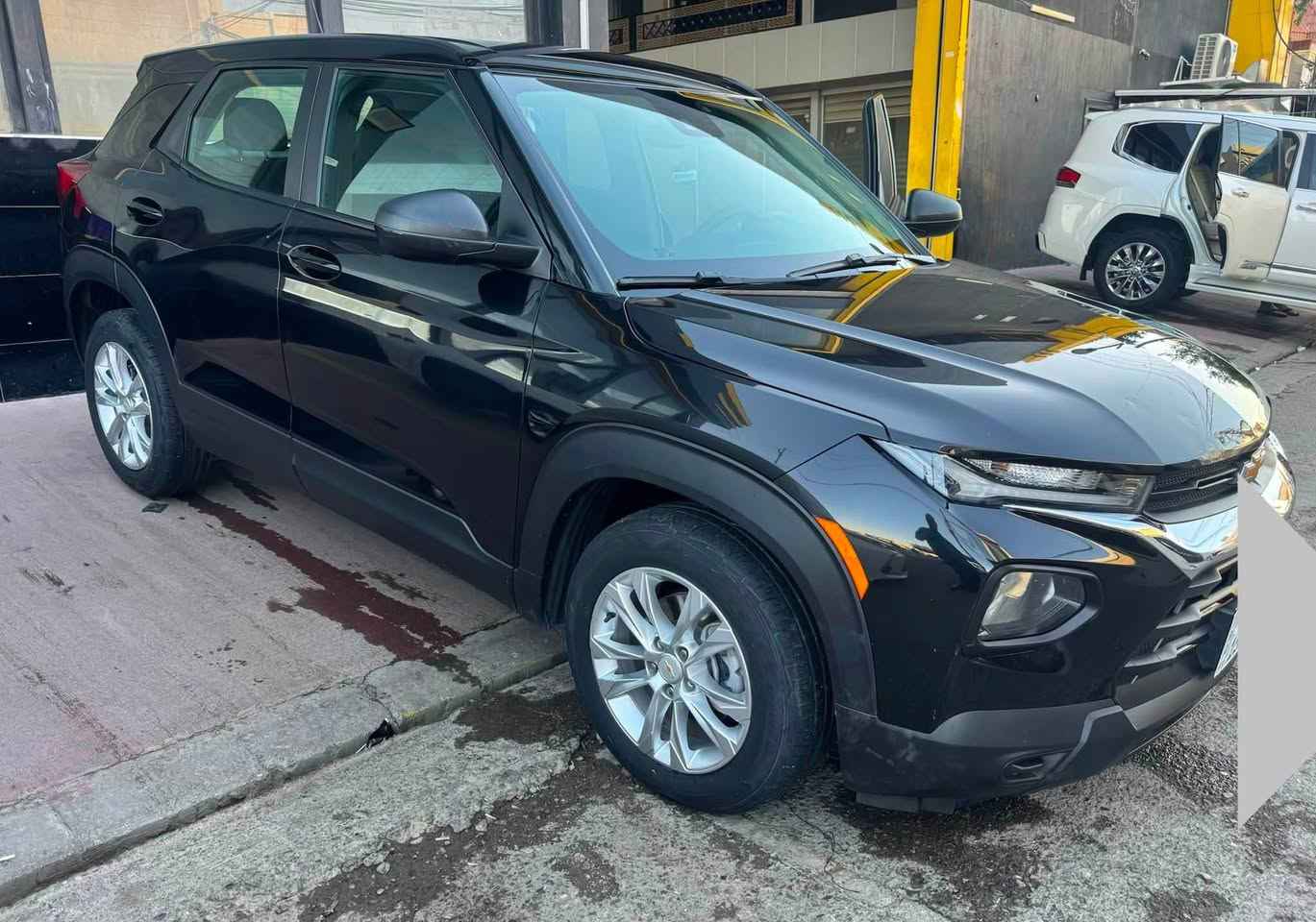 السلام عليكم ورحمة الله 
شوفرليت ترايبلا يزر 2023 
بدون صبغ بدو ن حادث
77   الف   ماشيه  كلين 
مواصفات محرك 3 توربو
شاشه كاميره رادار ئوتو بريك 
*********** تلفون واتساب
13 الف دولار  مجال 130 ورقه
