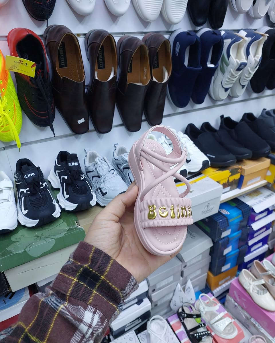 ✨ وصول تشكيلة جديدة ✨
👦 صندل ولادي قياسات (26–30)
👧 صندل طفلة قياسات (26–30)
👟 حذاء بناتي وطفلة قياسات (26–36)
موديلات حلوة 💖 خامة ممتازة 👌 وراحة باللبس للأطفال
مناسبة للمدرسة والطلعات 🌸
📍 متوفر لدى كرار باجي
العنوان: كوت حي الزهراء قرب مركز الخلود
🚚 توجد خدمة توصيل داخل مناطق الكوت فقط
لا يفوتكم الاختيار 👌 الكمية محدودة
حياكم الله 🌟
 #صعدو #صعدوني #لايك__explore___ #مابيه_حيل_اخلي_هاشتاكات #بناتي #تسوق #جركزات #اكسبلور_ضيفونا #الشعبالصينيمالهحل #لايك__explore___ #أحذية_نسائية #اكسبلور_ضيفونا #بناتي #ترانشوز_نسائي #مابيه_حيل_اخلي_هاشتاكات #صعدوني #الشعبالصينيمالهحل #اضافه #لايك #تفاعل #تفاعل #تخفيضات


**إذا كنت صاحب هذا الإعلان وتريد حذفه لأي سبب، رجاءا أرسل رسالة إلى الدعم الفني**