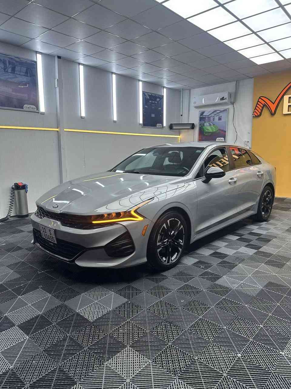 السلام عليكم 
K5 2021
الموصفات 
رادارات جانبيه وخلفيه وماميه 
بصمه 
تشغيل عن بعد 
فتح الصندوق عند الاقتراب 
ترحيب
دفع امامي 
محرك ١٦٠٠torbo
نضام اوتو هولد 
اربع انضمت قياده 
قياده ذاتيه 
مثبت سرعه 
مثبت مسار 
لايت زنون اربع عدسات 
السياره فول عده الاربع كامرات ولبنورامه 
ضربتها بابين مبدلات وربع الجاملغ الوره مضروب اكلير توحيد لون 
السعر ١٧٣
الرقم : ***********
