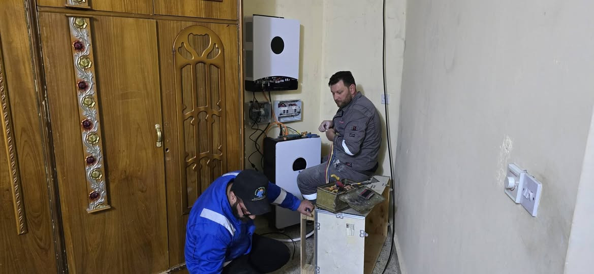 ( لانخسر  الجودة مقابل السعر )
✅ بأشراف وتنفيذ كادر هندسي مختص في أجهزة الطاقة الشمسية للمنازل والمكاتب والمنظومات الزراعية ذو خبره تصل الى ٦ سنوات

⚡ اليوم من العاصمة بغداد وبطلب خاص من قبل احد الزبائن المحترمين ⚡
تم وبحمدلله تجهيز ونصب
 منظومة ( 20 امبير نهاري 10 ليلي قابله للتوسعه )  التفاصيل
🔹 إنفيرتر كوس بور 12 كيلو ضمان 3 سنوات استبدال 
🔹 بطارية ليثيوم كوس بور 16 كيلو عدد 1  ضمان 5 سنوات 
🔹 الواح جينكو 620w عدد 9 
🔹 بورد حماية متكامل 
🔹أسلاك  DC و أسلاك AC
🔹 حديد ميكانو مغلون 
🔹 ربط ومتابعة عبر الإنترنت 

مكتب التقنيات الحديثة للطاقة الشمسية
 صلاح الدين سامراء فلكةالشروق مقابل مطعم حبايبنا -
*********** 📞مهندس محمد مانع
*********** 📞محمد صالح
#طاقة شمسية
#بغداد 
#البلديات
