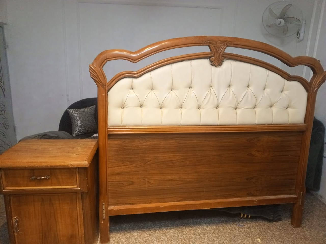 السلام عليكم
للبيع غرفة نوم ٦بيبان طابقين تسكام درجة اولى بدون اي ضرر فقط كسر بالمرايه السعر ١٣٠٠ للاستفسار ***********
