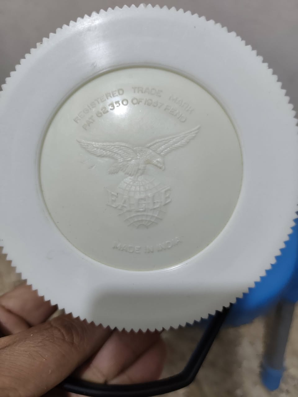 ترمز اصلي قديم مال ثمانينات جديد بعده يأخذ لتر ونص يحفظ سوائل لمده طويله صناعه هنديه محترمه جدا مكان بغداد حي تونس *********** وبسعر مناسب السراي ومهتم
