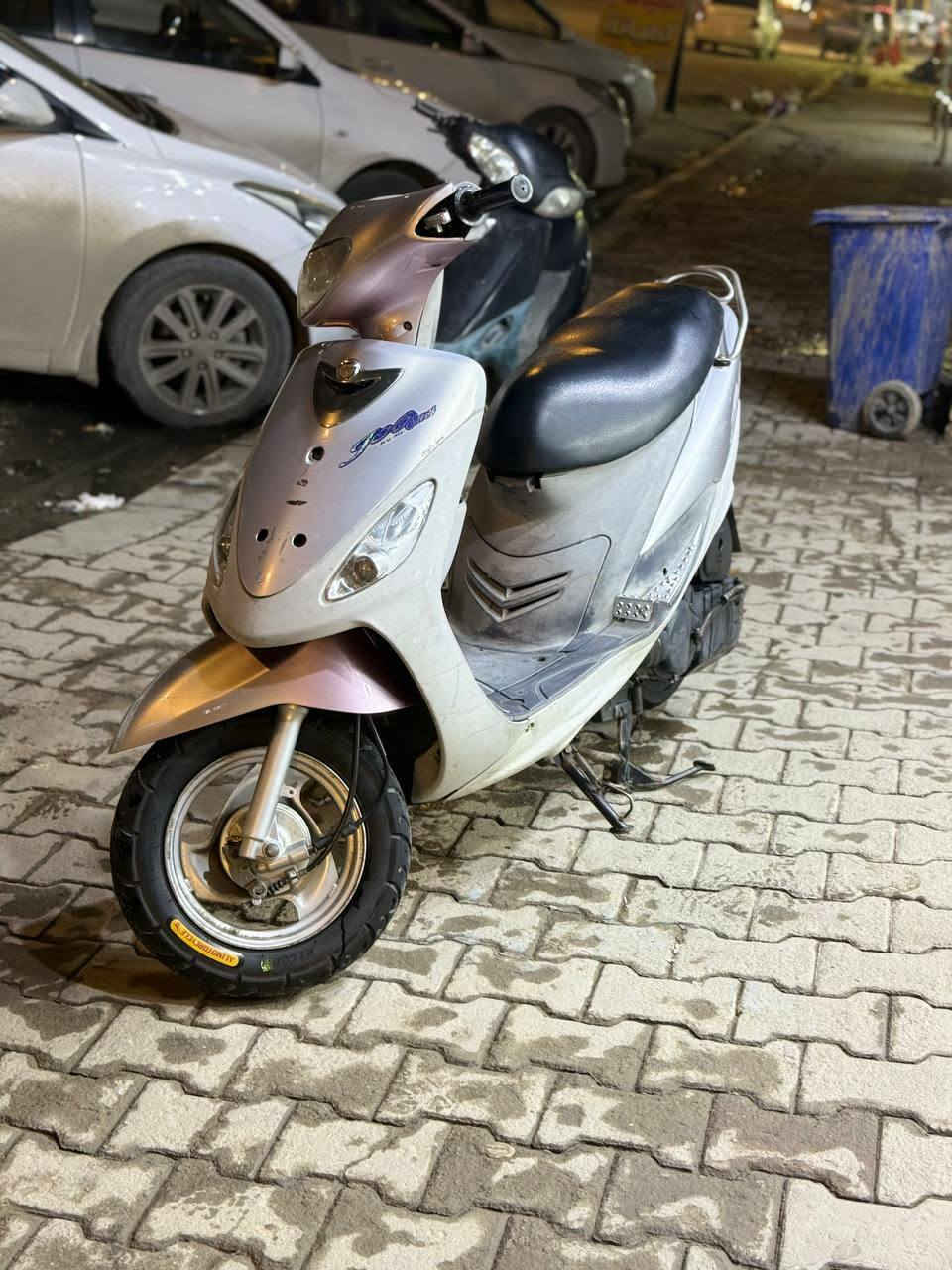 السلام عليكم دراجه منغولي لبيع هايه ثاني تبديلت دهن مكينه برغي مامفتوح بيهه كهربائية كلهه شغاله دراجه كلهه مختمه شرط اجيب حسن مصلح وتفحص سعر700وبيهه مجال مكان نجف.


**إذا كنت صاحب هذا الإعلان وتريد حذفه لأي سبب، رجاءا أرسل رسالة إلى الدعم الفني**