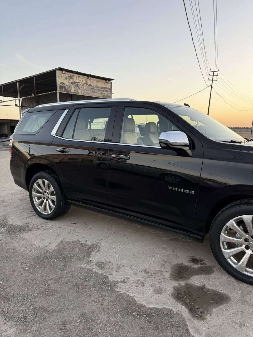 السلام عليكم
للبيع شيفروليه تاهو بريمير 2022 فول مواصفات جكات
فور ويل 4×4 – خليجي وكالة
ماشيه 90 ألف كم

محرك V8 سعة 5.3
قير أوتوماتيك 10 سرعات
نظام تعليق هوائي
شاشة كبيرة + ملاحة
Apple CarPlay / Android Auto
نظام صوت Bose
مقاعد جلد تبريد وتدفئة
ذاكرة مقاعد
سقف بانوراما
كاميرات 360
رادار + نقاط عمياء
حساسات أمامية وخلفية
نظام ثبات وتحكم بالجر

السيارة بدون نواقص
كلشي بحالة الوكالة
مكفولة من الصبغ والضربة والبارد

السعر 52 ألف دولار
قابل للتفاوض للجاد فقط
للاستفسار *********** 
مكانها بغداد الكرخ
