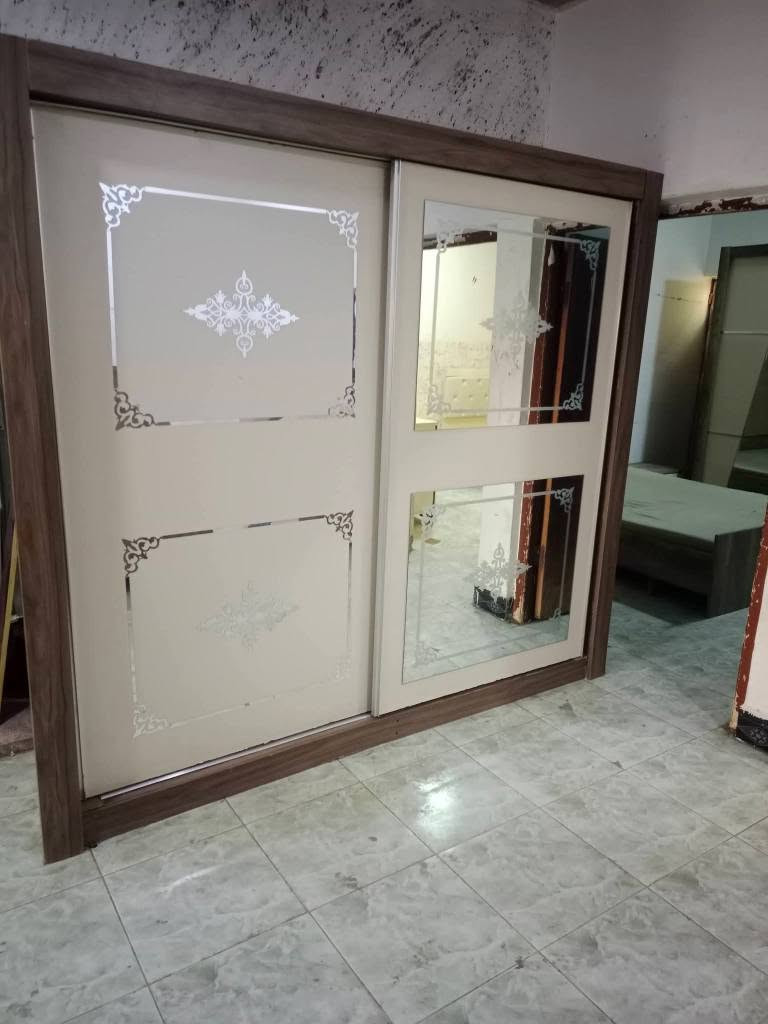 غرفة نوم تركي للبيع نظيف كلش 6 قطع سعرها 325الف شراي يخابر رقم *********** مكان كركوك كركوك, العراق
