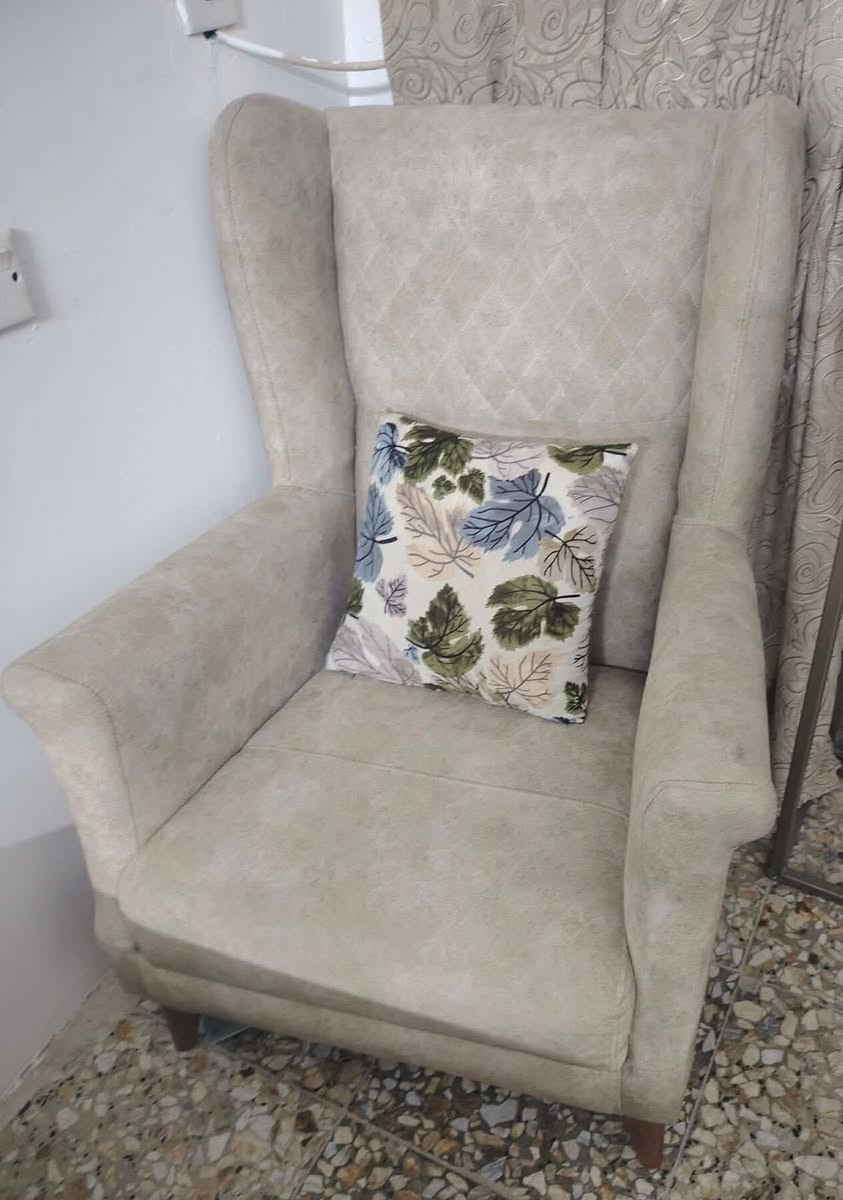 #بيع_مستعجل📌👇🏻
تخم تركي (٨) مقاعد يصير مخزن وسرير 💯
العنوان #بغداد_الاسكان📍للمزيد مراسلتي👍✅


**إذا كنت صاحب هذا الإعلان وتريد حذفه لأي سبب، رجاءا أرسل رسالة إلى الدعم الفني**