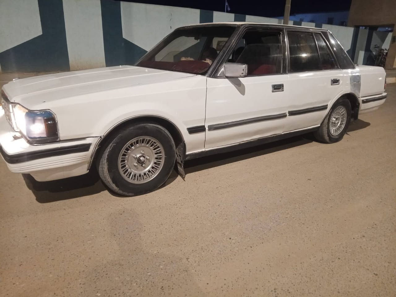 السلام عليكم سوبر للبيع 
مكينه وكير 2ونص جدد 
السياره حله وخير من الله رقم انكليزي بغداد بسمي تاير جديد جعمقه نضيفه. اكسن السياره جاهزه تبريد شغال 
السعر 39 وبيه مجال بصيط  مكاني  شطره
***********
