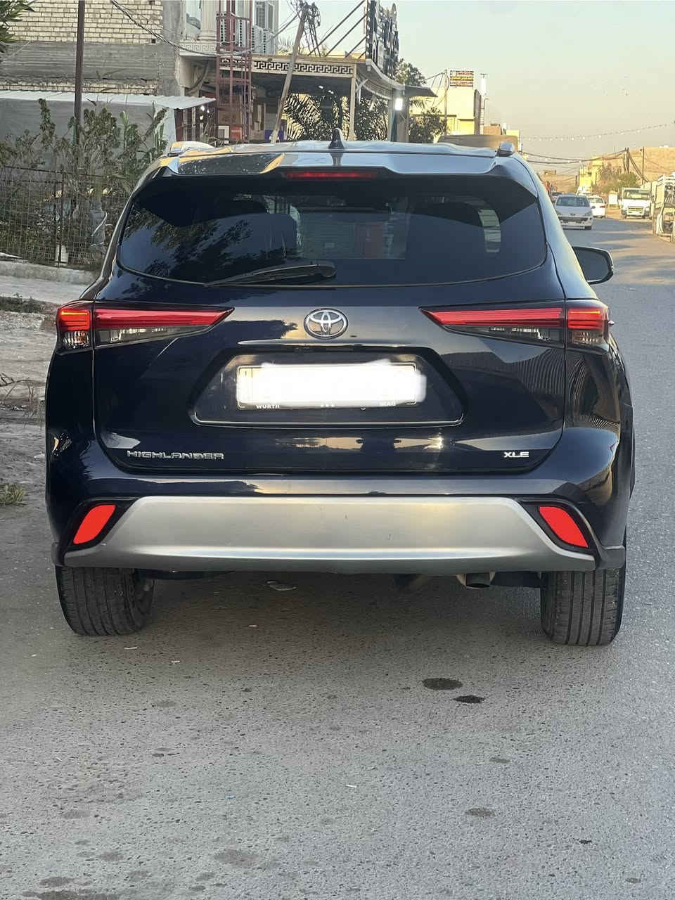 السلام عليكم 
تيوتا هايلاندر موديل 2023 فول مواصفات xle
رقم شمالي بأسمي  محرك 4 سلندر تيربو
بيها قطع صبغ ابيع مصبوغه عام بشرط دواخله لغود شواصي مابيها اي ضرر السياره جاهزه ماناقصه شي 
السعر 200 
اللاتصال ***********
