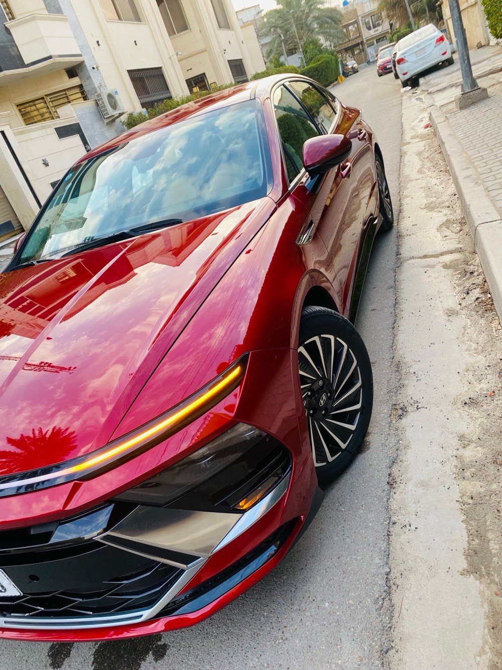 هونداي سوناتا هايبرد 2024 
 HYUNDAI Sonata hybrid  2024
🚘وارد امريكي بيها فقط بارد وتكحيل بلبنيد دعامية مبدلة 
🚘 الممشى 18,000km  
🚘 موديل 2024 
⚙️ حجم المحرك 2.0L  هجين 🌿
⚙️ مرتبط بناقل حركة أوتوماتيك 
⚙️ يبلغ عزم الدوران 393 نيوتن/ متر 
🐎 بقوة 195 حصان 🐎🐎
🔑 مفتاح التشغيل بصمة 
🚗 دفع ثنائي FWD 
‼️ اريل نفكيتر 
📍رادار امامي 
📍رادار خلفي 
📍رادارات جانبية  
💡لايت زينون + LED متصل 
🔦️ بك لايت LED متصل 
🚘 دخول بصمة ذكي 
🛞 حجم الاطار 215/55R17
🛞 ويل كب 17
🛞 4 دسك
🛞 حساسات ضغط الاطارات 
✨️ المرايا قابلة للطي 
🎈عدد AIR BAG 6
🚗 هاند بريك كهرباء 
🚗 ا ABS 
🖥 دشبول شاشة
🖥 شاشة 
📷 كاميرا دوارة 
💡الانارة الداخلية LED 
⭕️ مقود جلد حياكة 
🛣 مثبت السرعة Cruise 
🎶 المودات والاوامر الصوتية 
🎶ا Bluetooth    
🔋شاحن هاتف Wireless 
⚡️مخرج منفذ الطاقة 
🔍فحص نظام السيارة 
💺تتسع المقصورة ل 5 ركاب
💺المقاعد مخمل ابيض
💺حركة المقاعد الأمامية كهرباء 
‼️ المرآة الوسطية أوتو دم 
❄️ تبريد شاشة مناخين منفصلين 
❄️ قطعتين تبريد 
❄️ تبريد خلفي
🚘 أوضاع القيادة Drive Mode 
🚘 أوتو هولد Auto Hold  
⛷️ نظام مانع الانزلاق 
🥤حاملات الأكواب
🚘 تطعيم الدواخل بالخشب الطبيعي 

 السيارة رقم بغداد بأسمي تحويل مباشر

السعر (220ورقة )بيها مجال بسيط

شاصي ؛ KMHL34JJ7RA099678
صور الحادث موجودة
للاستفسار :-***********
مكان السيارة بغداد الاعظمية