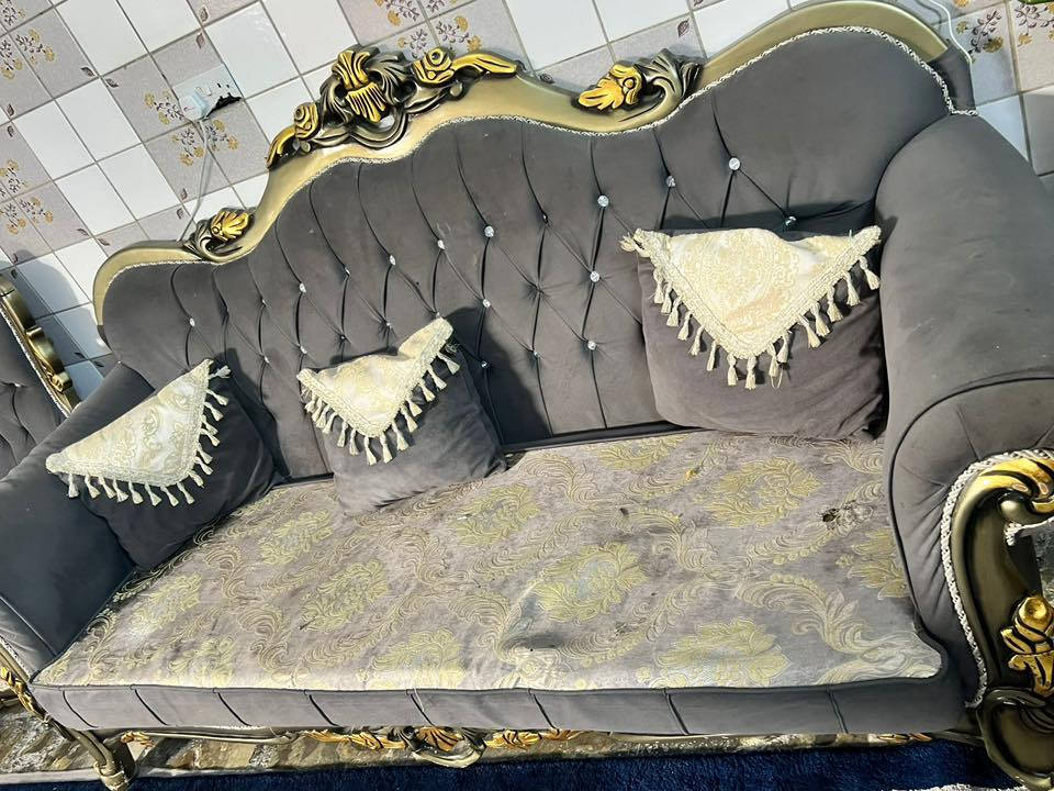 تخم 10 مقاعد ابو التاج ملكي
خشب ثكيل كلش يحتاجها دوشمة فقط سعر 450 وبي مجال بسيط 
*********** واتساب فقط
