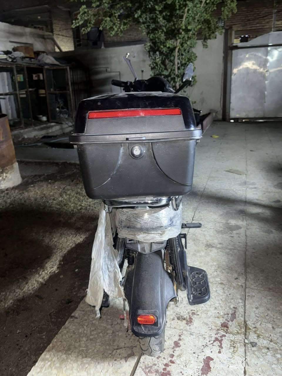 سلام عليكم دراجة شحن خمس بطاريات للبيع جديده قبل شهر و نص اخذتها تمشي 30 كيلو بل شحنة السعر 375 و بي مجال 
   *********** للاستفسار
