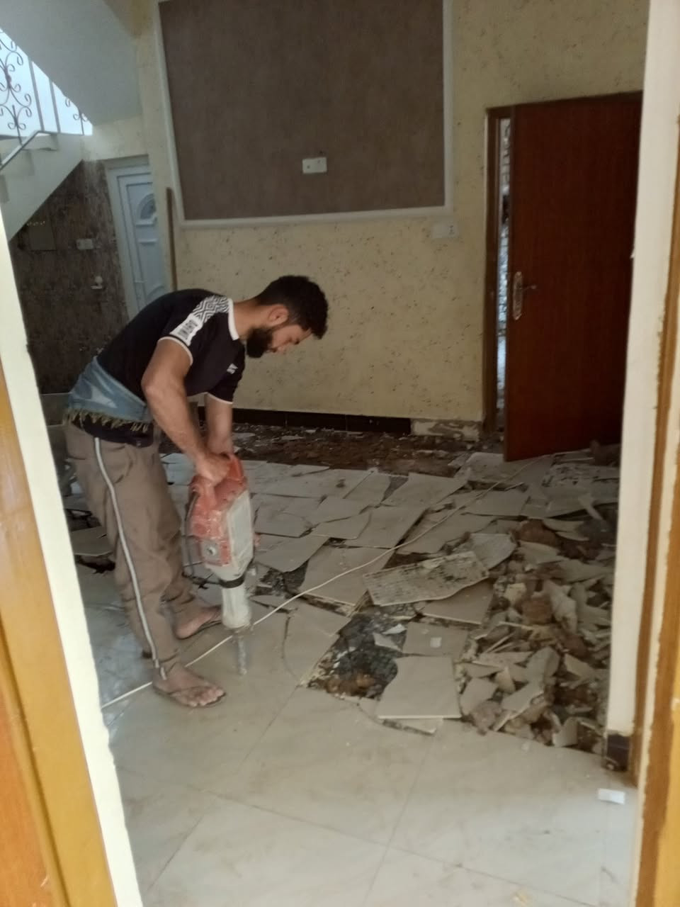 السلام عليكم /كادر عمل جاهز تصعيد مواد +تنضيف بيوت حدائق+ تفليش+ دفن نهري +نقل اثاث//معداتنه جاهزه
وسياره تجيك للبيت ماعليك بس الاتصال بالرقم ***********
