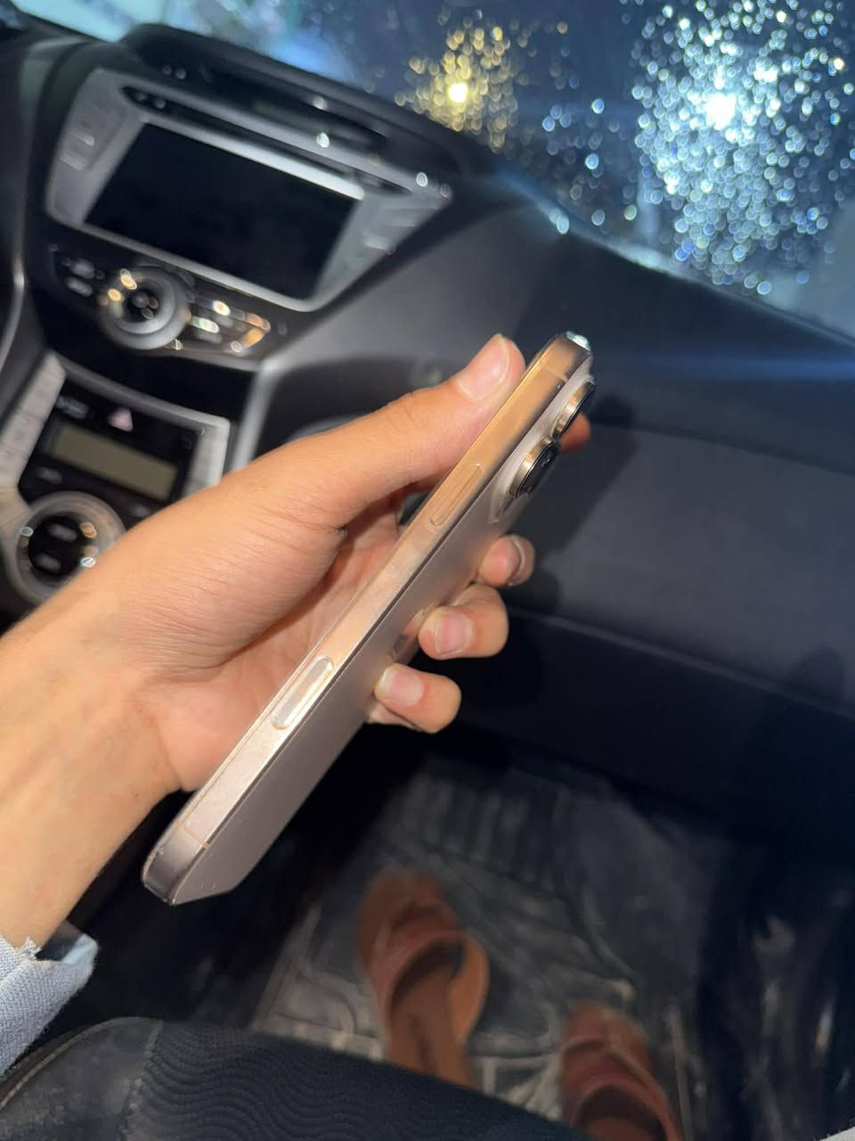 السلام وعليكم ١٦ برو ماكس بطاريه ٩٥ نزلت من وره التحديث جهاز نضيف كلش جديد غراضه كاملات سعره ١٣٥٠ وبي مجال بسيط مكاني نجف حي الوفاء رقمي ***********
