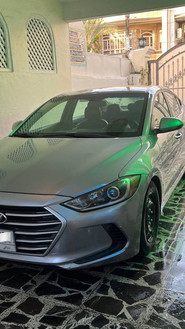 السلام عليكم 
النترا 2017 امريكي مواصفات se محرك ٢٠٠٠ دوش ماشية ٨٠ بيه بارد قطعتين اثر طخة بسيطة والتكمة كد شبر بسيطة من امريكا مال تحميل رقمه ديالى مشروع وطني وين متريد تحول مكانه بغداد البنوك 
السعر ١١٧
رقمي ***********
