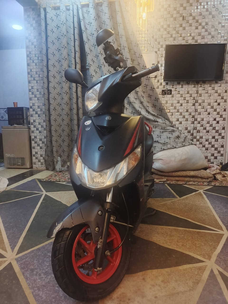 سلام عليكم من رخصه الأدمن دراجه جي تي آر حديث قبل 20 يوم نازله من الرمبه بعدها بحاله الوكاله ولله العضيم اليريد يشتري يأخذ وهوة مغمض دراجه كلها بلاديه ماملعوب بيها تايرات جدد شديت طخه سلف تشتغل بعدها جديدة  لونها أسود اليحب يتفضل خاص بس مرات مامتواجد هنا هذا رقمي واتساب موجودة***********
