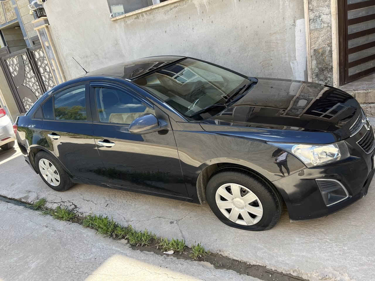 شوفرليت كروز 2013 LS 
حادثها رصعات وشخوط وبارد فقط بدون صبغ 
كير ومحرك وحدادية سليمة تبريد ثلج 
السعر 78 وبيها مجال بسيط 
للتواصل ***********
