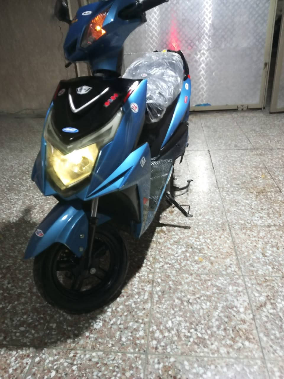 السلام عليكم للبيع دراجه ماتركس شركة امتي ار خمس بطاريات كبار 3نمر اشاير يمنه يسره لايت زنون عالي ناصي هورن نضام البارك والرجوع للخلف موديل 26 مكاني بغداد البلديات سعر 390 وبيها مجال ***********
