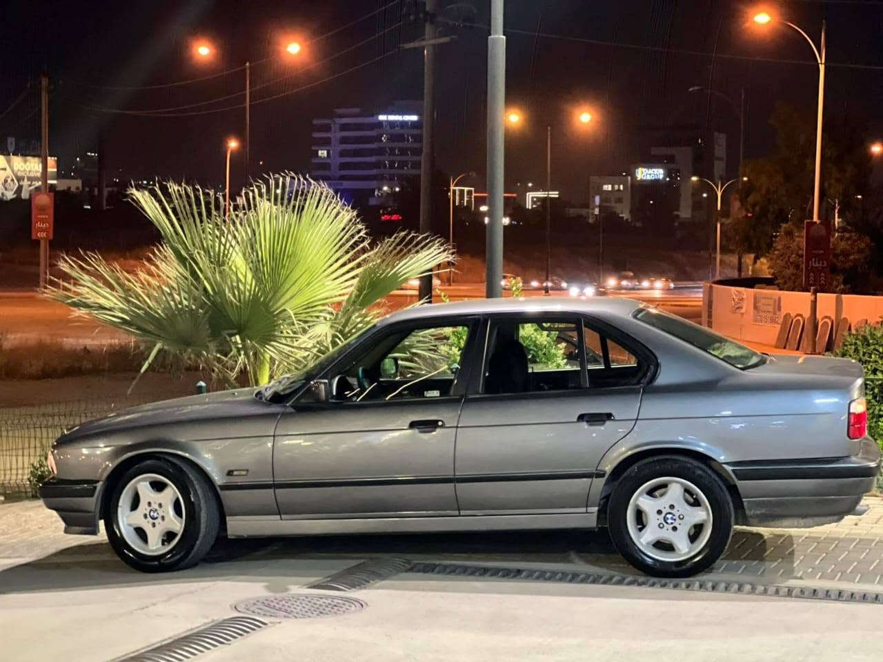 بەناوی خوای گەورە ......BMW 525i 1994
گێڕ ئتۆماتیک
ناوفۆڕ میگا
پێش پان لەیت ئاڵقە
کامل بۆیاخ لەسەر کاڵ بونەوە
بێ داعم بێ لێدراو
تەلەفونی شەریکە 
تەبرید لەسەر سویچ
ماڵەکە پاک ماوەتەوە خزمەت کراوە
8مانگەسەنەوی بەسەر چووە 
500هەزار خرامەی لەسەرە دوای مە عامەلە پارەکە ئەگێڕێتەوە
64 گەڵاو مەعامەلی برایانە ..... تەنیا فرۆشت
 
wahtsup ***********ڕەقەم السليمانية, العراق
