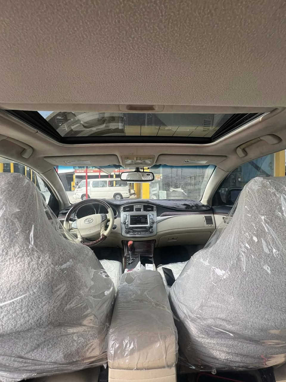 سەرەتا بەناوی خوا
نەرمە لۆن واتا ئەڤە لۆن 

رێک شەریکەیە 

دەعامی بۆ دەعامی بە شەرتی هەزار فیتەر 
سەیارەکە ئی مالەوەیەو چرکەی تیا نیە 
پێشو پشتی کەپسە 
 بەسمەیە 
سڵایتە 
کوشن ساردو گەرمە 
کوشن غەزنە
کامیرای دواوەی هەیە
برێکی بەستراوە
پاتری تازە گۆراوە 
جوار تایەی لۆک 
160 هەزاری هەقیقی رۆشتوە 
بۆ شوختو چالو قەپو قوپ مەگەرێ
مەودای دو بست لە پێشە سەقفەکەی مەیلەو کەجەل بوە
سەیارەکە زۆر زۆر بێ مەسرەفە 
چرکەی تیانیە ماشاللە 
سعری 72معامەلەکی کەم

***********

***********
