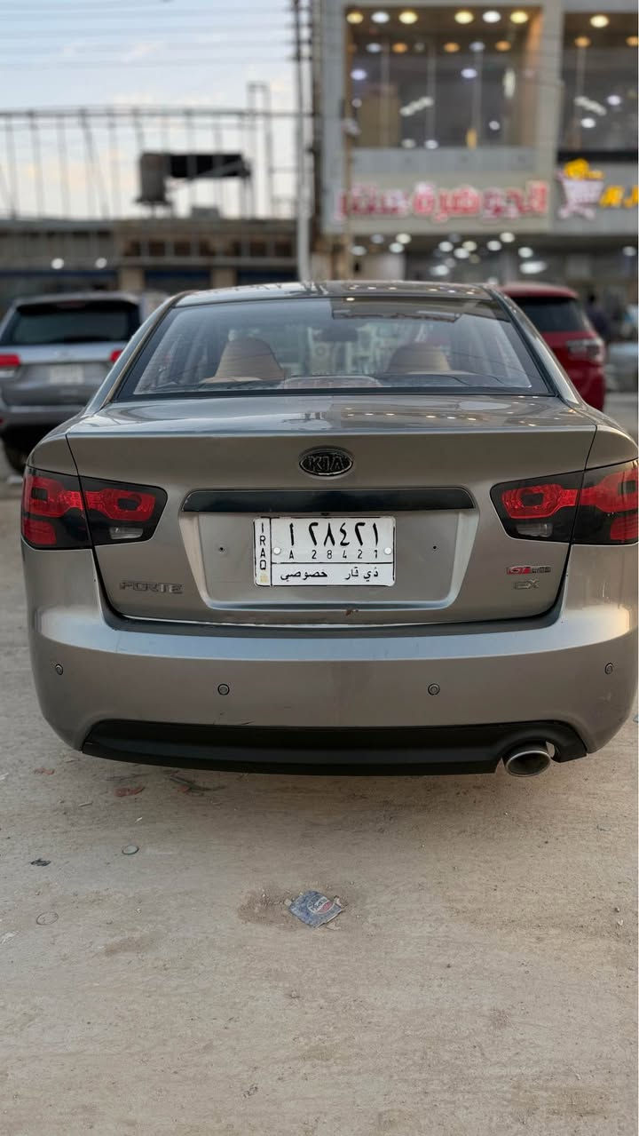 كيا فورتي 2013 
محرك 2000 دوش بي صوت خشن المحرك بدون تنقيص بدون تبخير 

عليها منظومة غاز 50 لتر 

رقم ذي قار تحويل مباشر 

بدون صبغ بدون تبديل فقط بارد في الباب السائق والجاملغ جهة السائق والصندوق 

شاشة تاب كامرة 

مرايات شفط واشارة بالمراية

كشنات جلد 

السعر 90 وبيها مجال 

 بي وتساب ***********

مكان السيارة ذي قار قضاء سوق الشيوخ 

#فورتي سوق الشيوخ, ذي قار
