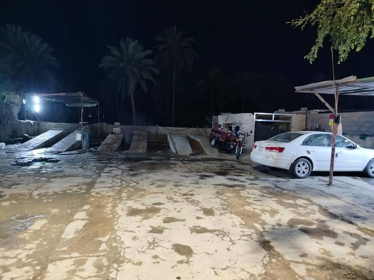 غسل للسيارات متواجدين من ساعه 9 صباح ال 12 الليل  يوجد شفت اليلي العنوان هيت حي البكر عبر الجسر للاستفسار الاتصال بالرقم ***********
