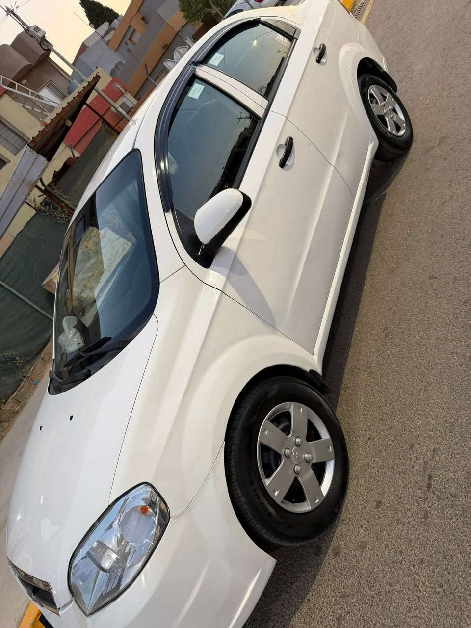 افيو ٢٠٠٨بدون معجون بدون صبغ بدون ضرر المحرك والكير  شرط طخم تايرات جديد ماتصرف عل سياره دينار   ٧٢السعر***********
