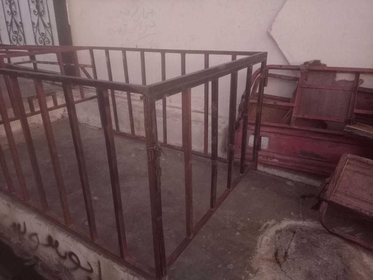 سلام عليكم جنج للبيع كامل باب وره بي شرط لا كسر ولا لحيم سعر 75 قفل مال حمل والله جنج درجه اولى عنواني كركوك حي الحجاج ***********
